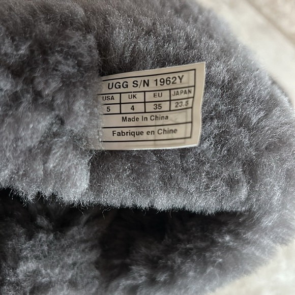 UGG Australia Leather Bailey Button Triplet 1962Y Women's/girls Bootie Size 5 - Picture 8 of 8